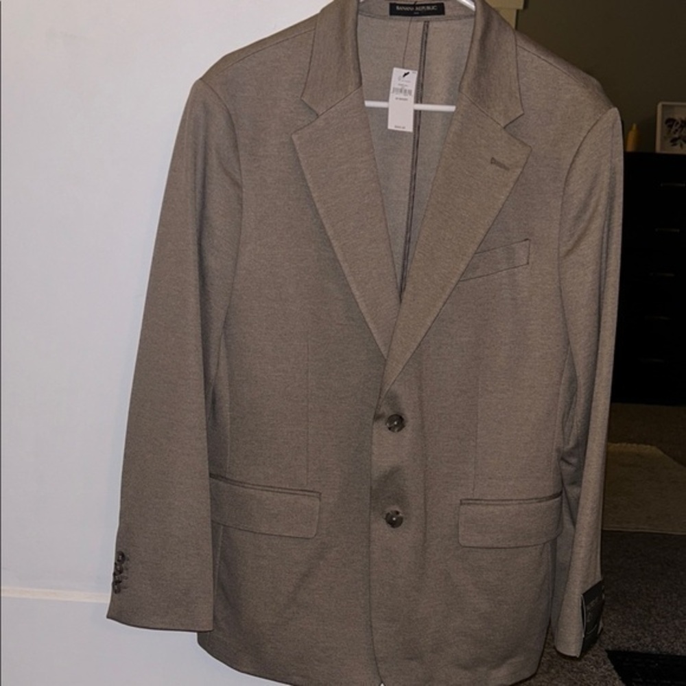 NWT Men’s Banana Republic Tan Suit Jacket - 42S